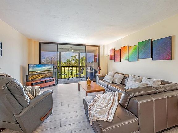 4th image of 413 Augusta BLVD #302