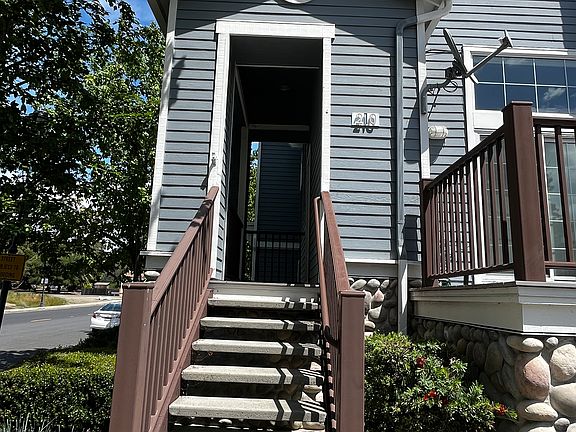 5th image of 210 E East St