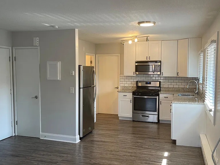 689 Lowry Ave NE #7 — Photo 14