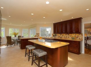 33 Oak Valley Dr, Novato, CA