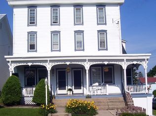 16 S Chestnut St, Elverson, PA 19520