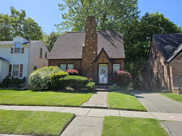 74 Mohawk Rd, Pontiac, MI 48341