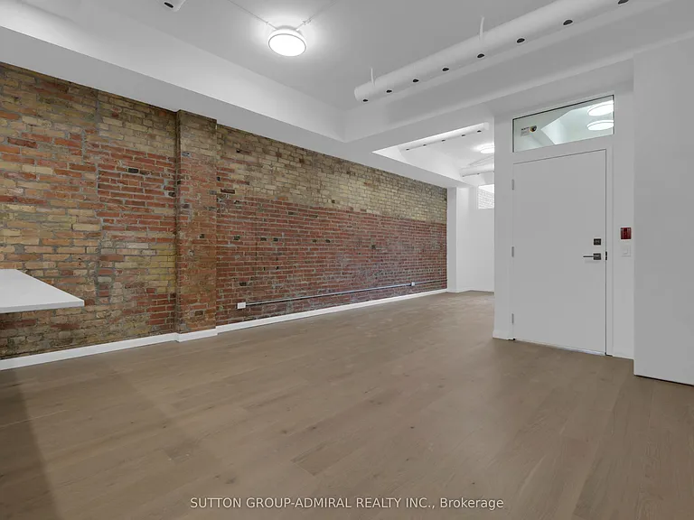 647 College St #101 — Photo 12
