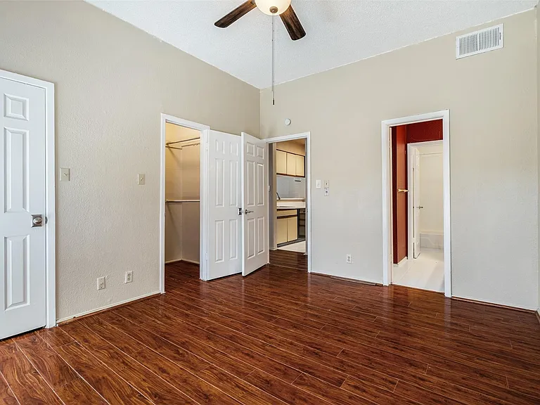 807 W 25th St #104 — Photo 15