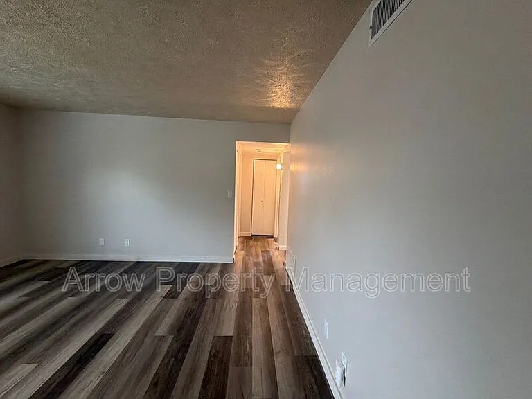 1004 18th St #201 — Photo 6