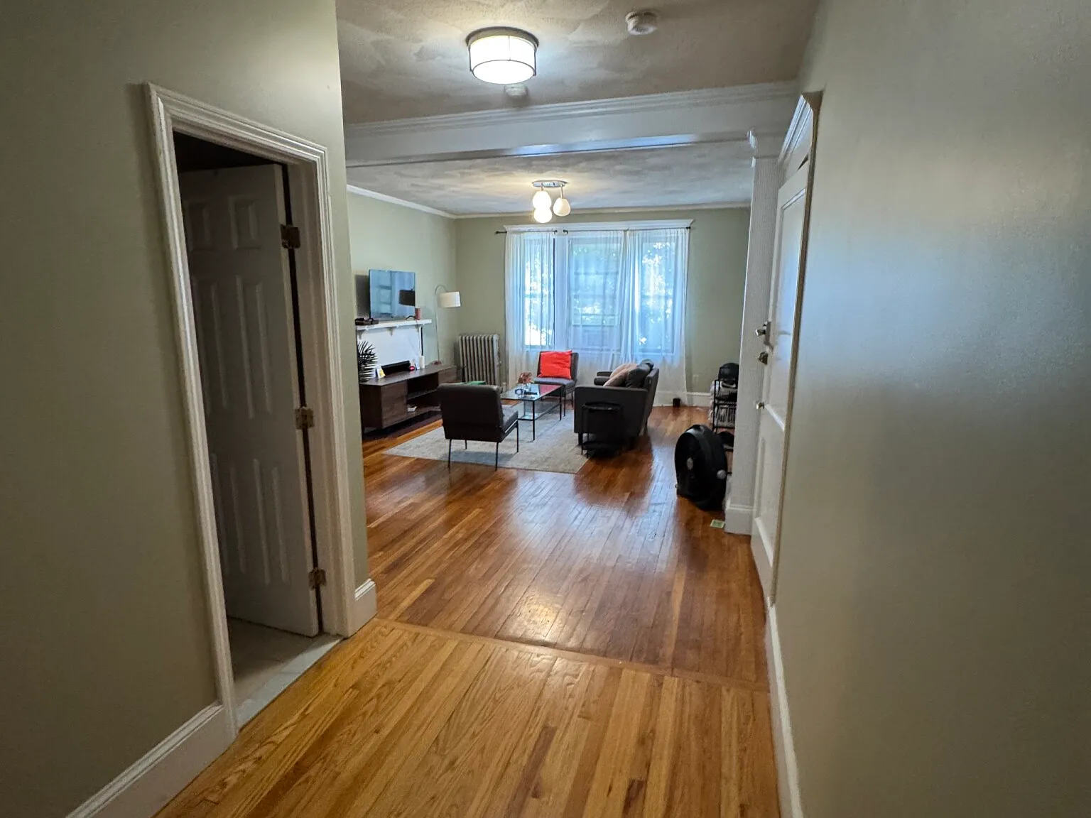 4 bed, 2.0 bath, $4,100 — Photo 3