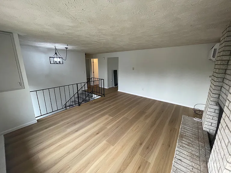 2537 E 27th Ave — Photo 3