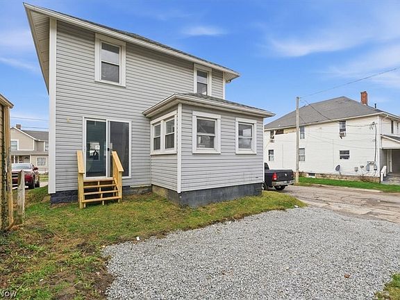 4th image of 384 Mary St