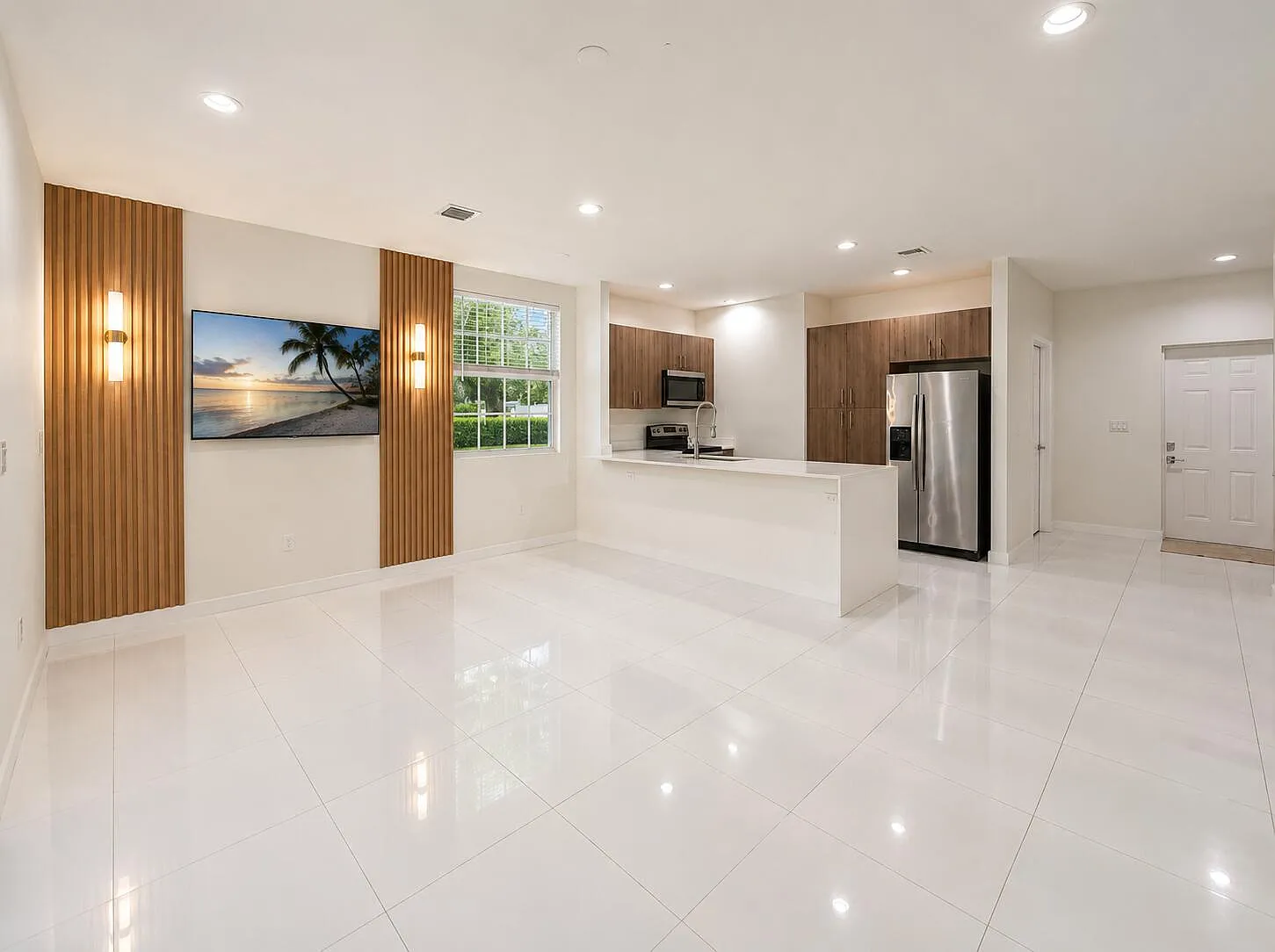 3 bed, 2.5 bath, 1391 sqft, $3,900 — Photo 1
