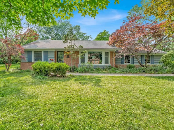 19900 Riverside Dr, Beverly Hills, MI 48025