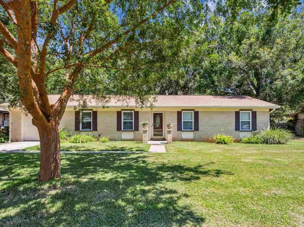 4530 Treeline Dr, Pensacola, FL 32504