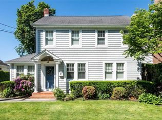 37 Woodbury Way, Syosset, NY 11791