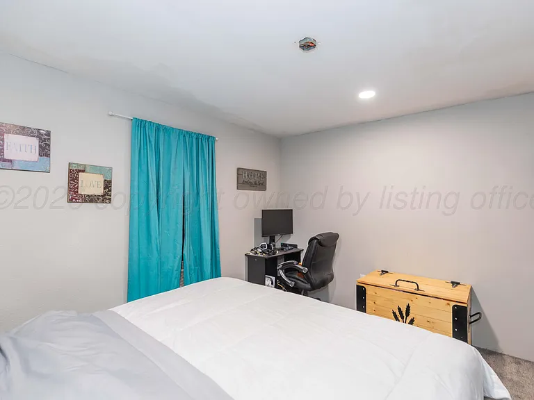 216 W 5th St — Photo 15