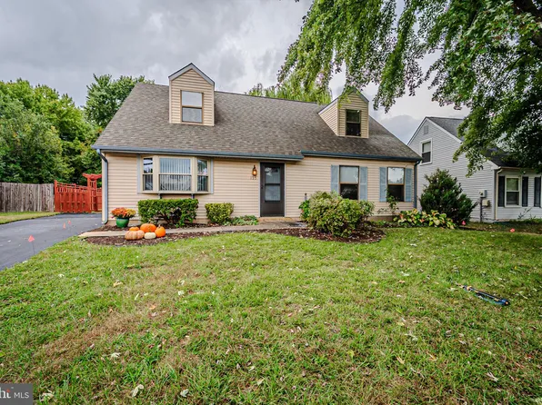 135 Diminish Dr, Newark, DE 19713