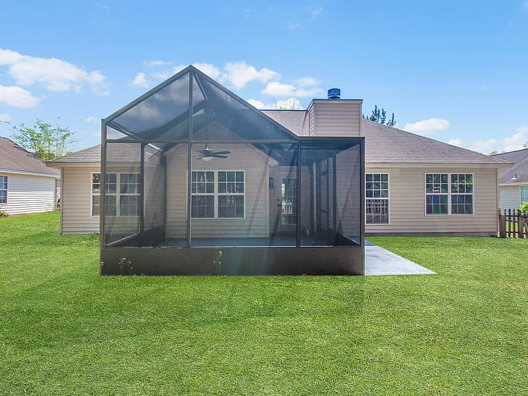 132 Pampas Dr — Photo 43