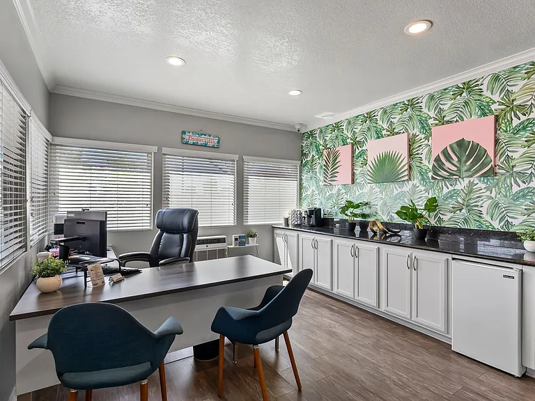 California Palms Apartments — Photo 12