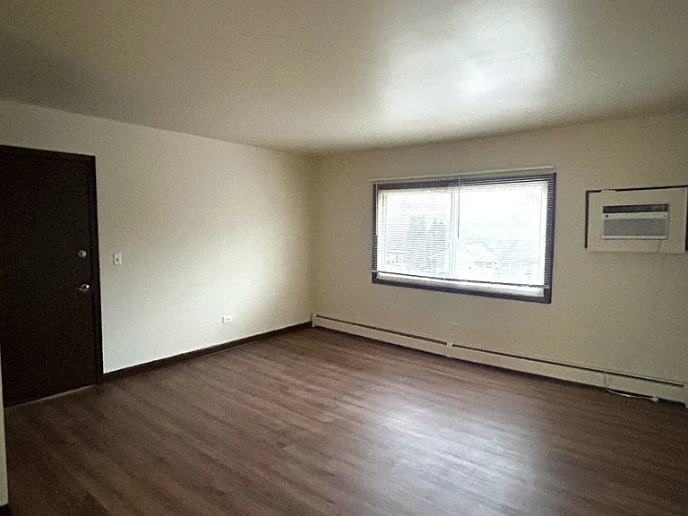1300 Getzelman Dr — Photo 2