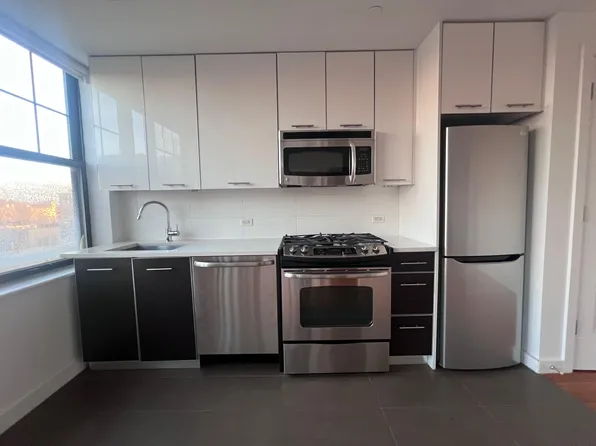 123 Parkside Avenue image 2 of 26