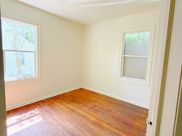 323 Browning Ave — Photo 7