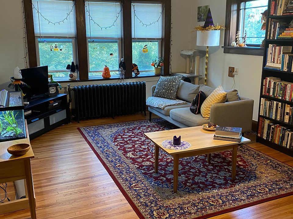 1st image of 1932 Emerson Ave S APT 3