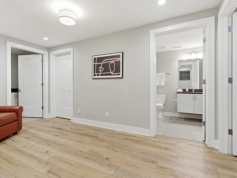 251 E 3rd Ave — Photo 21