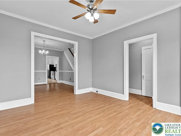 227 E Garrison St — Photo 4