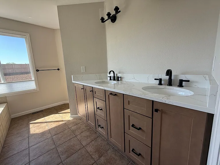 818 Spyglass Cir — Photo 14