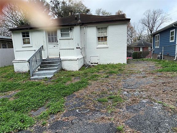 5th image of 303 Anderson Ave NW