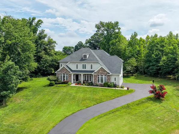 8906 Laurel Overlook Dr, Lorton, VA 22079