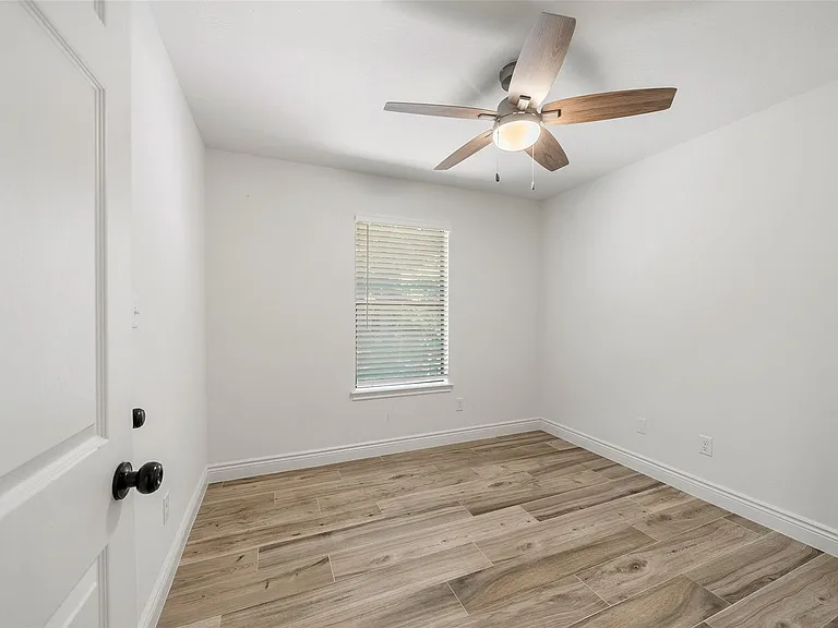 4884 Holly Ln W — Photo 15
