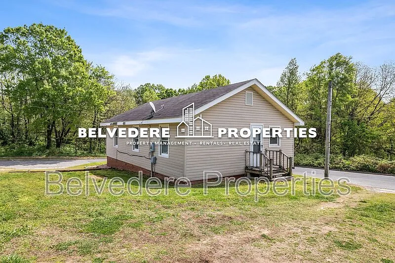 3 bed, 1.0 bath, 1000 sqft, $1,200 — Photo 2