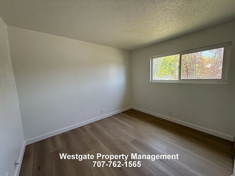 1340 Ramona Ln — Photo 13