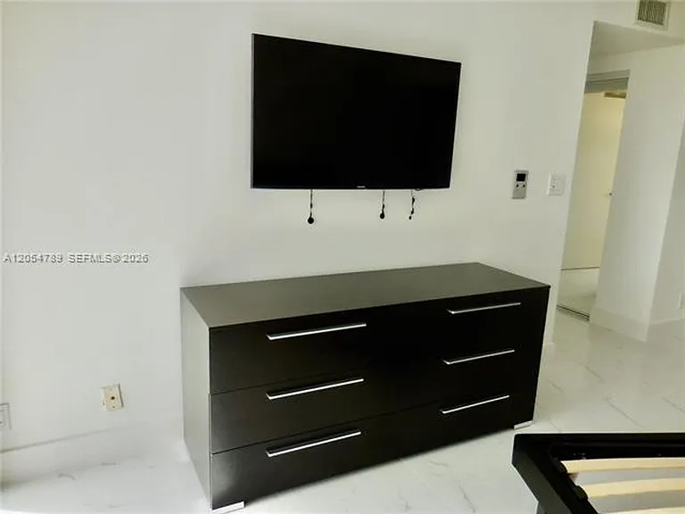 1000 Island Blvd #CU-2308 — Photo 17