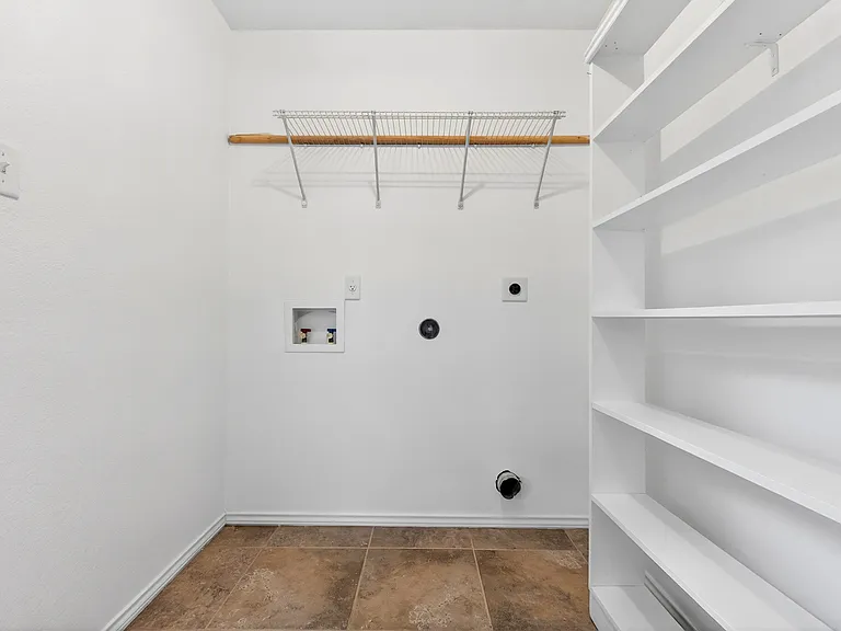 403 Chrislyn St — Photo 8