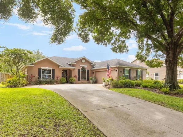 1095 Club Hills Dr, Eustis, FL 32726