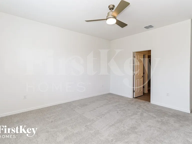 340 Corbel Ln — Photo 7