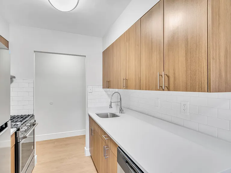 Lancaster Court Apartments — Photo 30