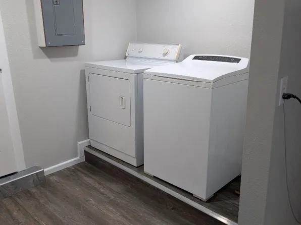 608 6th St SW, Willmar, MN 56201