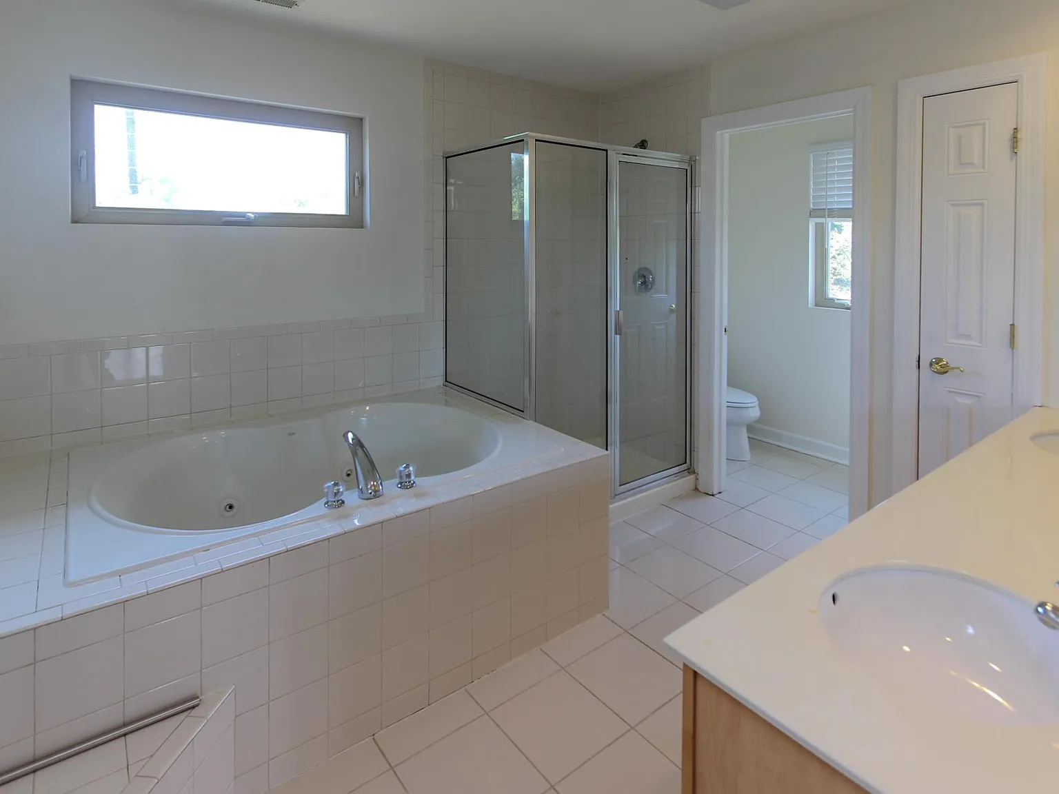 4 bed, 2.5 bath, 3590 sqft, $4,400 — Photo 4