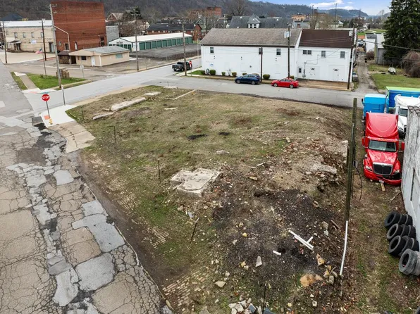 3301 CHAPLINE STREET, Wheeling, WV 26003