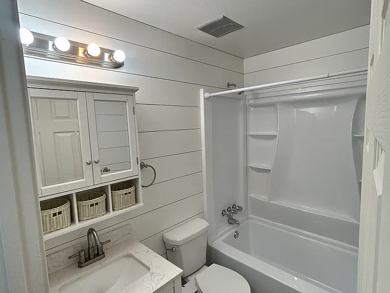 1208 W Harris Ave — Photo 5