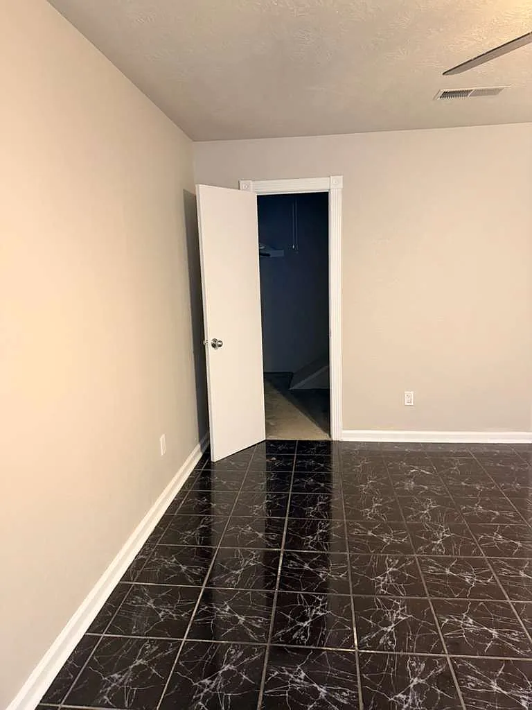 2 bed, 1.5 bath, 1300 sqft, $1,300 — Photo 4