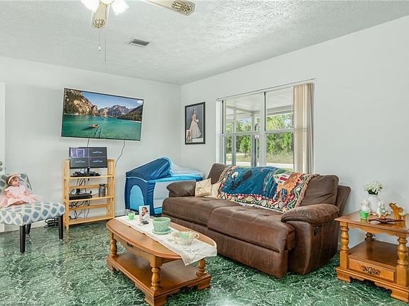 5th image of 1035 Ixora St