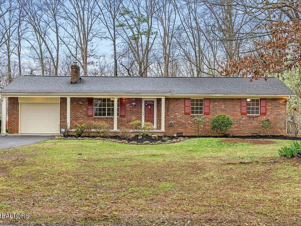 1st image of 861 Forest Heights Cir