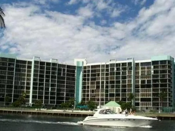 800 Parkview Dr, Hallandale Beach, FL