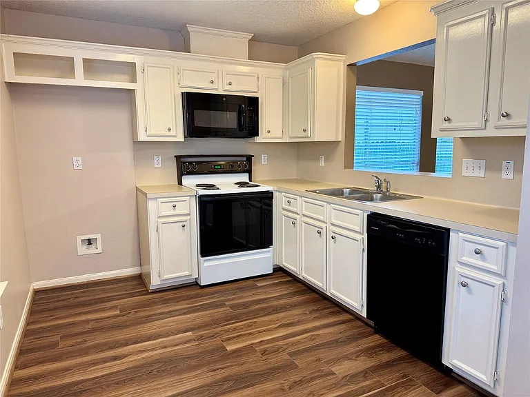 4006 Hunnington Dr — Photo 14