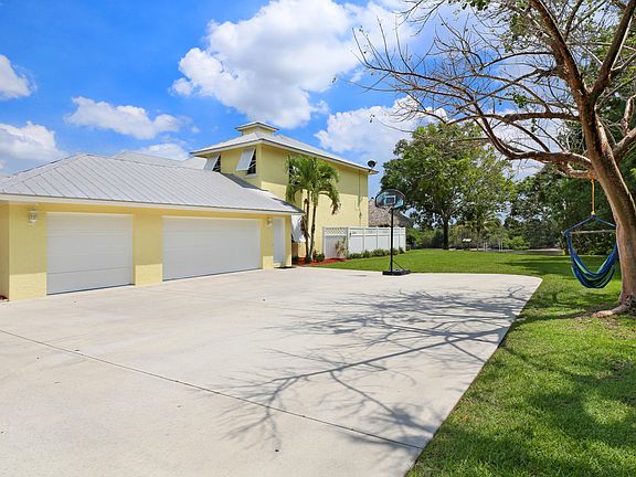4th image of 11700 SW Tangerine Ct