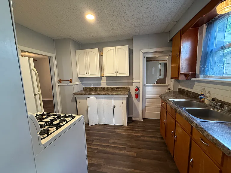 218 E Monroe St — Photo 8