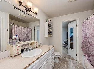 235 6th St, Fairview, OR 97024