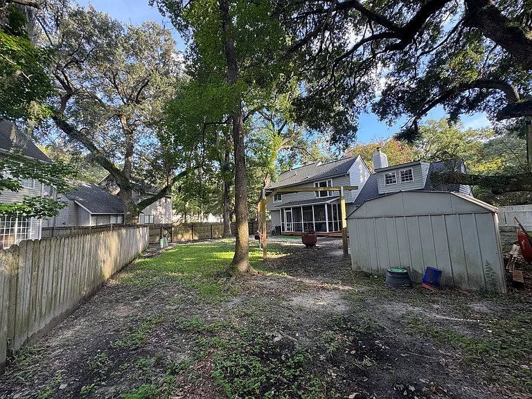 102 Weatherbark Cir — Photo 26